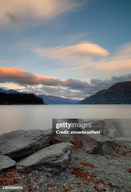 lake wakatipu at dusk - lake wakatipu stock pictures, royalty-free photos & images