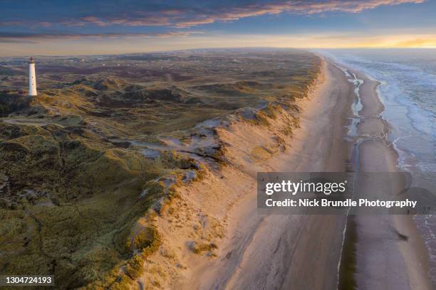 lyngvig lighthouse, hvide sande, denmark - cultura danesa fotografías e imágenes de stock