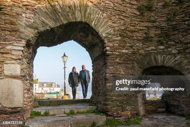 mature couple walking along quayside - dartmouth - fotografias e filmes do acervo