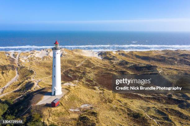 lyngvig lighthouse, hvide sande, denmark - jutland stockfoto's en -beelden