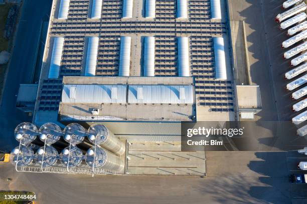 aerial view of modern distribution warehouse with stainless steel storage tanks - renewable energy battery stock pictures, royalty-free photos & images