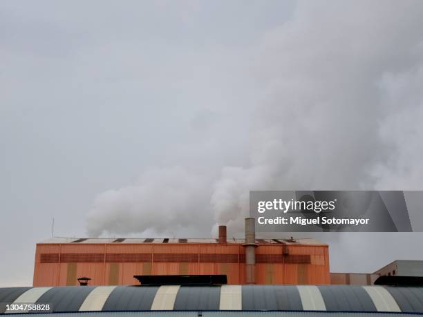 Pollution Mathi Onda Photos and Premium High Res Pictures - Getty Images