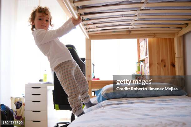 child playing on bunkbed - bunk beds for 3 ストックフォトと画像