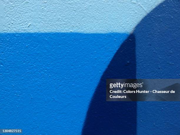 abstract blue wall painting with patina and natural light in paris - wall building feature stock pictures, royalty-free photos & images