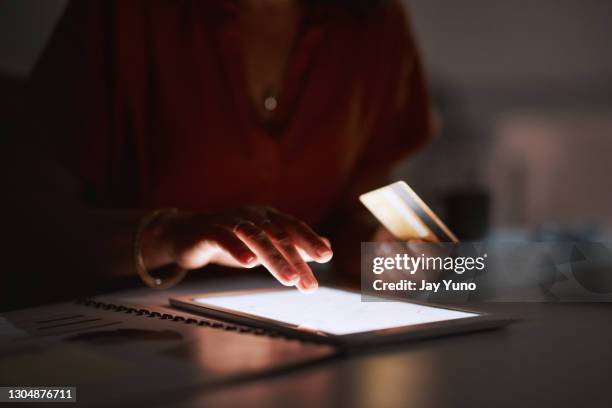 ordina tutto ciò di cui hai bisogno, ogni volta che ne hai bisogno - touchpad foto e immagini stock