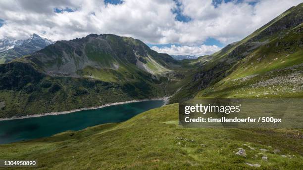 scenic view of lake and mountains against sky,stubnerkogel,bad gastein,austria - bad gastein stockfoto's en -beelden