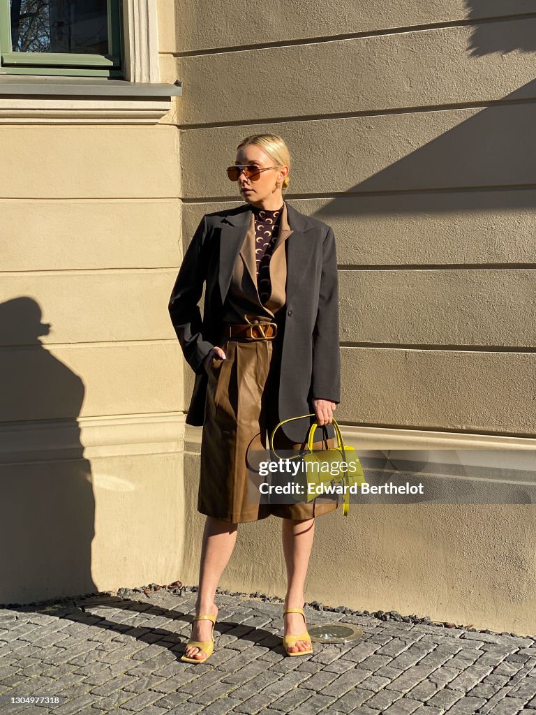 Street Style - Paris Fashion Week Womenswear Fall/Winter 2021/2022