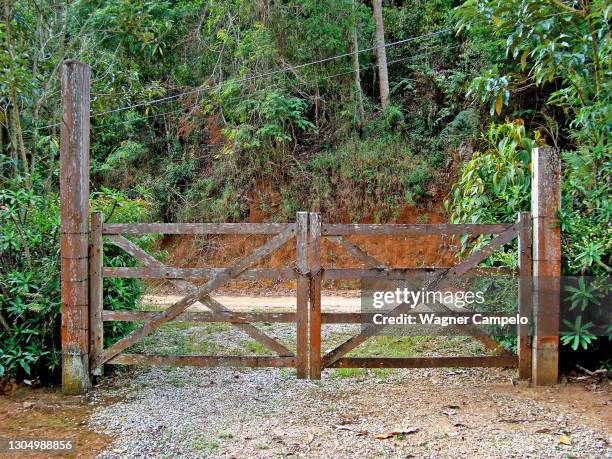 Wooden Farm Gates Photos and Premium High Res Pictures - Getty Images