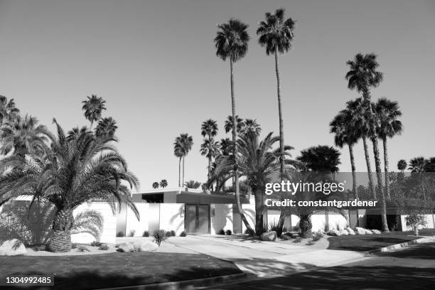 zwart-wit alexander stijl mid century architectuur palm springs - 1950s california stockfoto's en -beelden