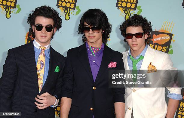 The Jonas Brothers arrives at the 2008 Nickelodeons Kids Choice Awards at the Pauley Pavilion on March 29, 2008 in Los Angeles