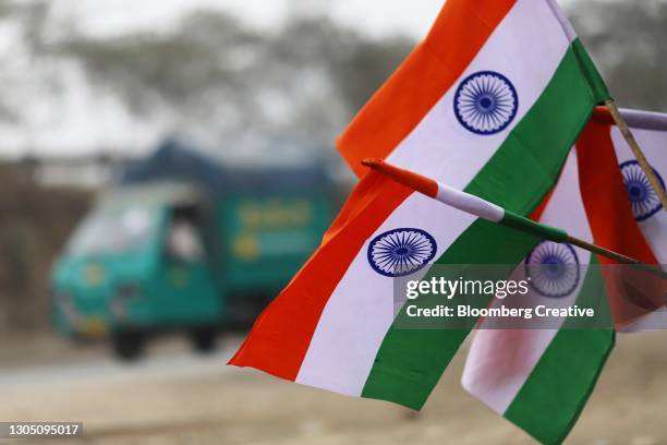 india's national flag - indische flagge stock-fotos und bilder