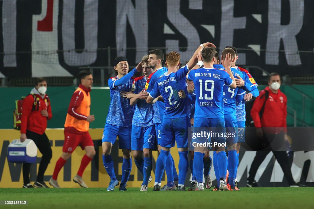 Rot-Weiss Essen v Holstein Kiel - DFB Cup: Quarter Final