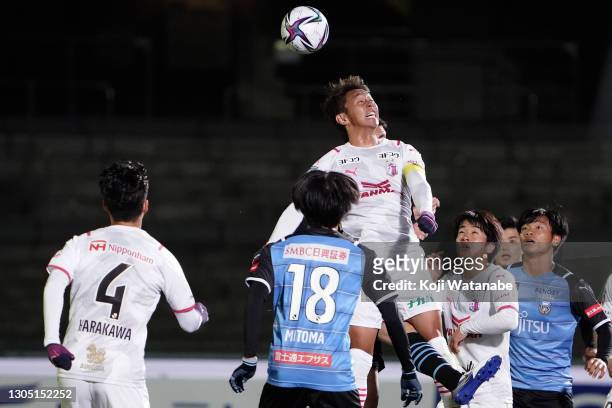 Hiroshi Kiyotake of Cerezo Osaka in action during the J.League Meiji Yasuda J1 match between Kawasaki Frontale and Cerezo Osaka at the Todoroki...