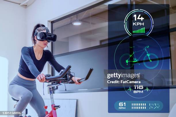 virtual reality fitness - virtuelle realität stock-fotos und bilder