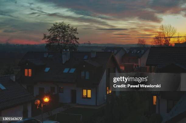 houses at sunset - twilight house stock pictures, royalty-free photos & images