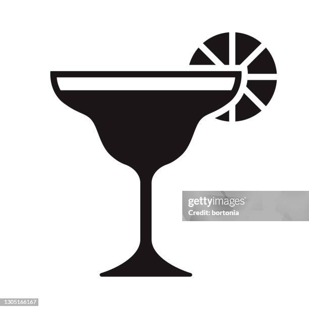 ilustraciones, imágenes clip art, dibujos animados e iconos de stock de icono de glifo de viaje de cóctel - margarita cóctel