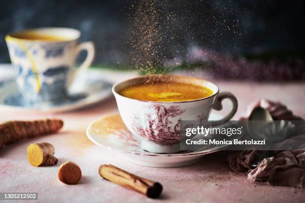 golden milk in elegant cup - açafrão da índia imagens e fotografias de stock