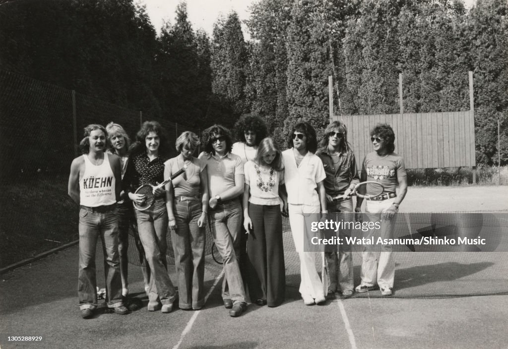 Queen Ridge Farm Queen pose with a group on the tennis court at Ridge Farm Studio ...