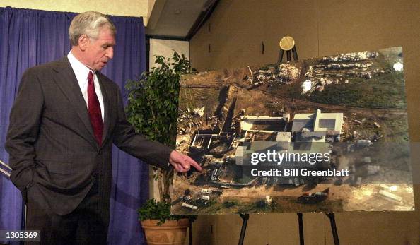 Former U.S. Senator John Danforth, acting as an independent special ...