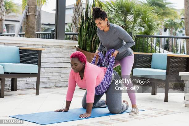 doula working with pregnant woman, rebozo sifting - standing with hands on knees imagens e fotografias de stock