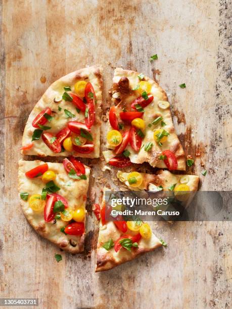 simple flatbread pizza cut into slices - plain pizza stock pictures, royalty-free photos & images