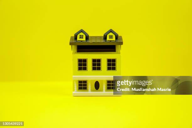 financial planning for house ownership concept image. - piggy bank and maze stock pictures, royalty-free photos & images