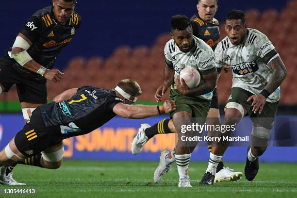 Jona Nareki of the Highlanders breaks a tackle during the round two Super Rugby Aotearoa match between the Chiefs and the Highlanders at FMG Stadium...