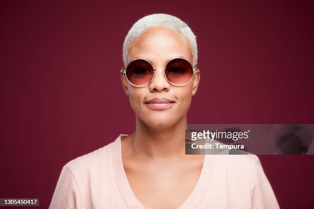 one millennial colombian woman wearing sunglasses. - dyed shades imagens e fotografias de stock