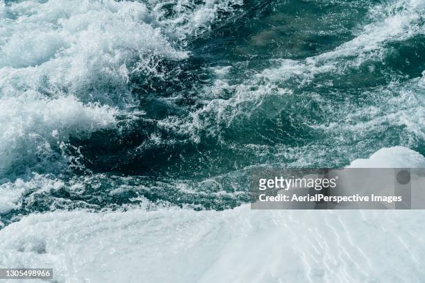 water waves and ice - ruffled stock-fotos und bilder