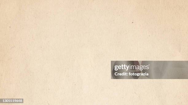 blank piece of recycling paper - pasado fotografías e imágenes de stock