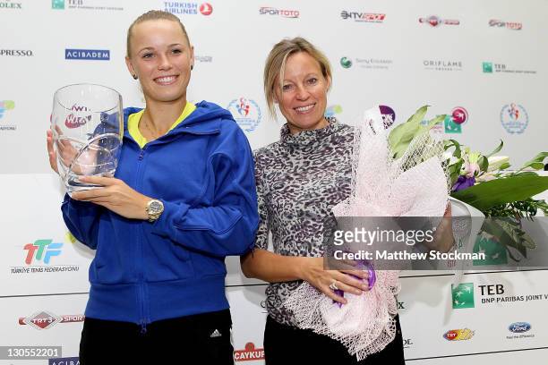 Caroline Wozniacki of Denmark poses with her mother Anna Wozniack after seccuring the year end number WTA ranking during the TEB BNP Paribas WTA...