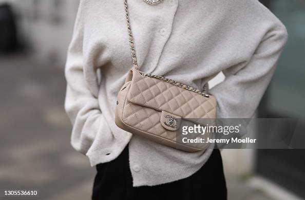 96,730 Chanel Purse Stock Photos, High-Res Pictures, and Images - Getty  Images
