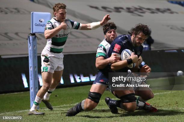 Sale Sharks forward Lood De Jager shrugs off the tackle of Marco Fuser and Tom Penny to cross for the second Sharks try during the Gallagher...