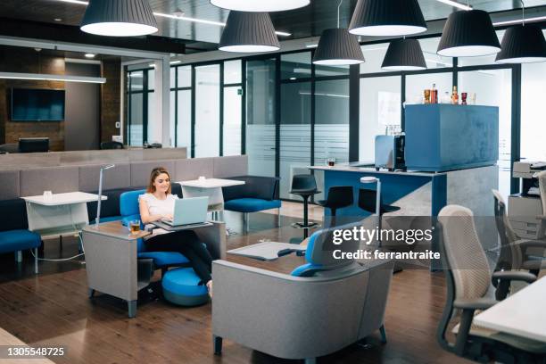 businesswoman in coworking office - hot desking stock pictures, royalty-free photos & images