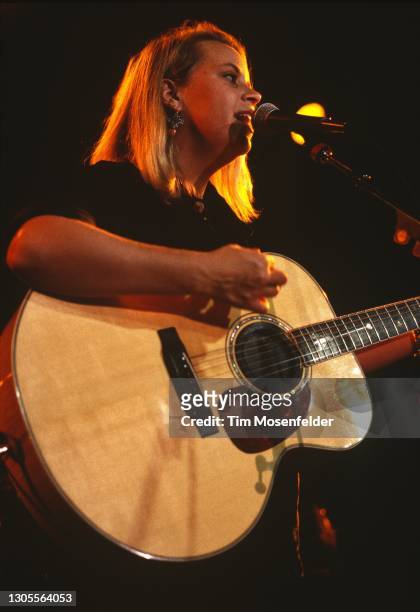 Mary Chapin Carpenter performs at Slim's on October 13, 1992 in San Francisco, California.