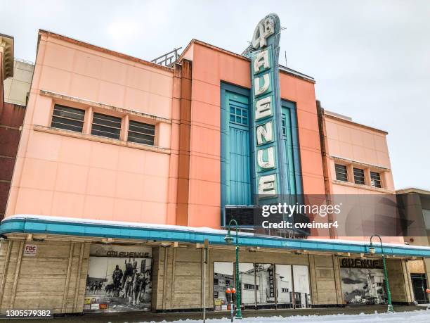 het theater van de vierde weg in anchorage, alaska - downtown anchorage alaska stockfoto's en -beelden