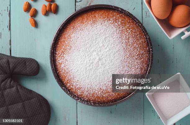 homemade almond cake - azúcar en polvo fotografías e imágenes de stock