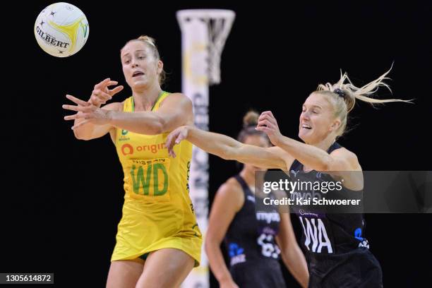 Jamie-Lee Price of Australia is challenged by Shannon Saunders of New Zealand during the Constellation Cup International Test Match between the New...