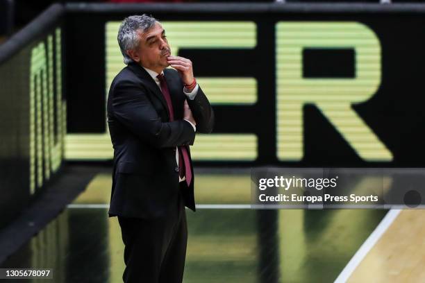 Mario Lopez, head coach of Lointek Gernika, gestures during the Semifinal 2 of the spanish women cup, Copa de la Reina 2021, basketball match played...