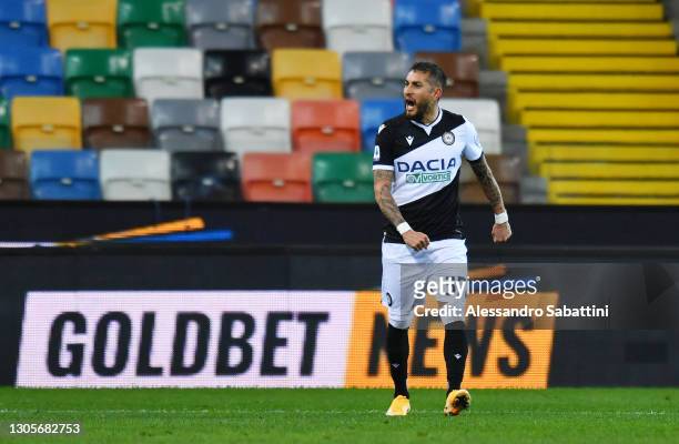 Roberto Pereyra of Udinese Calcio celebrates after scoring their team's second goal during the Serie A match between Udinese Calcio and US Sassuolo...