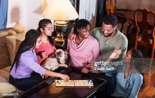 african-american family at home playing board game - wari imagens e fotografias de stock