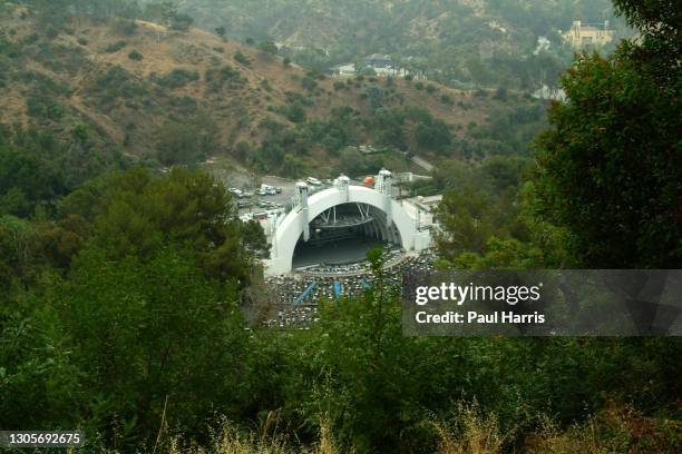 Paul Oakenfold, superstar DJ from the United Kingdom who scored soundtracks for " Matrix Reloaded" has sold this 5000 Sq ft Hollywood Hills home,...