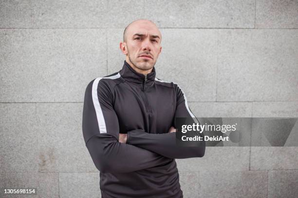 joven antes de su carrera - chándal fotografías e imágenes de stock