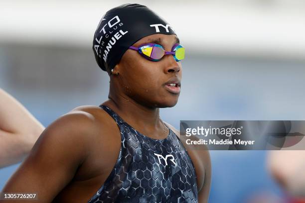 Simone Manuel prepares to compete in the Women's 50 Meter Freestyle Final on Day Four of the TYR Pro Swim Series at San Antonio on March 06, 2021 in...