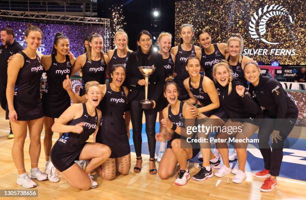 The Silver Ferns with coach Noeline Taurua after winning the Constellation Cup International Test Match between the New Zealand Silver Ferns and the...