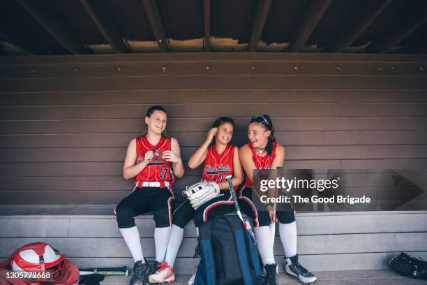 female softball players having fun in dugout - banco dos jogadores imagens e fotografias de stock