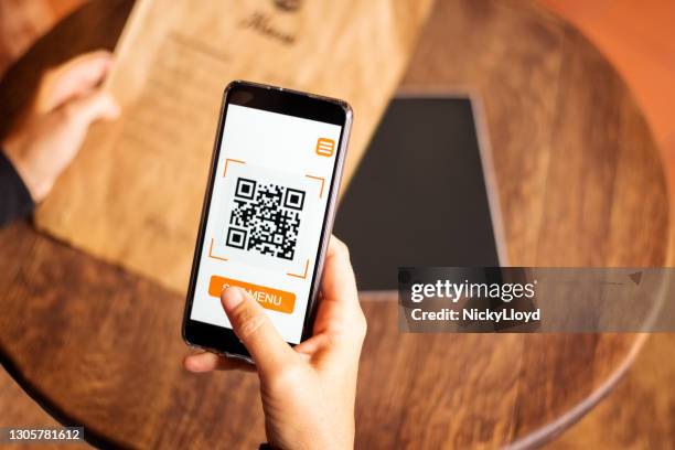 contactless digital menu at cafe - reading phone stock pictures, royalty-free photos & images