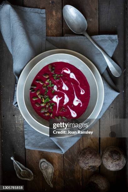 beetroot and cumin soup - remolacha común fotografías e imágenes de stock