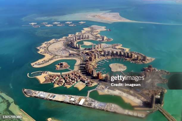 katar von oben - qatar port stock-fotos und bilder