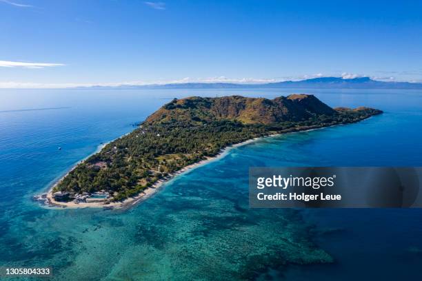aerial of vomo island fiji resort - vomo fiji stock pictures, royalty-free photos & images